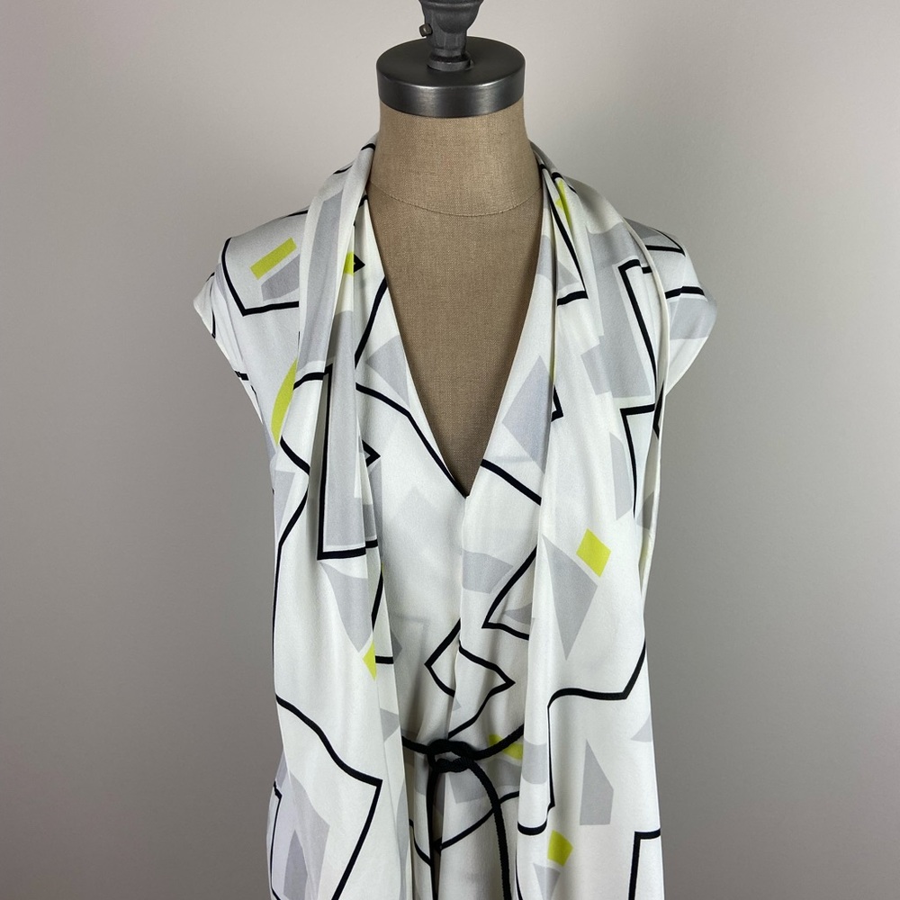 Diane Von Furstenberg sleeveless dress,‎ , 100% silk, Damiana, size 6, EUC